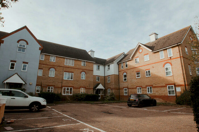 2 Bedroom Flat To Rent In Saxon Court, Benfleet, Essex, SS7