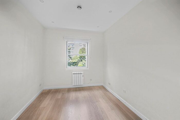 2 Bedroom Flat To Rent In Arundel Gardens, London, W11