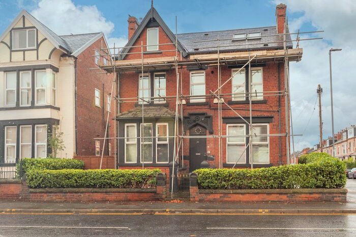 2 Bedroom Flat To Rent In Baldovan Villa, Harehills Lane, Leeds, LS8