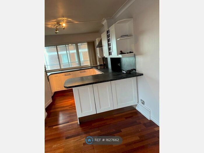 2 Bedroom Flat To Rent In Victoria Court, Hove, BN3