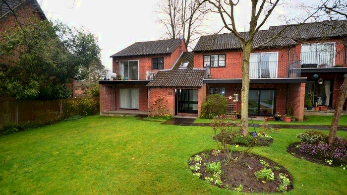 1 Bedroom Apartment To Rent In Old Pharmacy Court, RG45