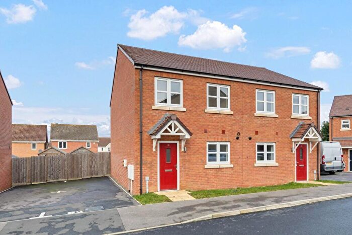 3 Bedroom Semi Detached House For Sale In Greenhouse Close, Buckingham Fields, Northampton, NN4