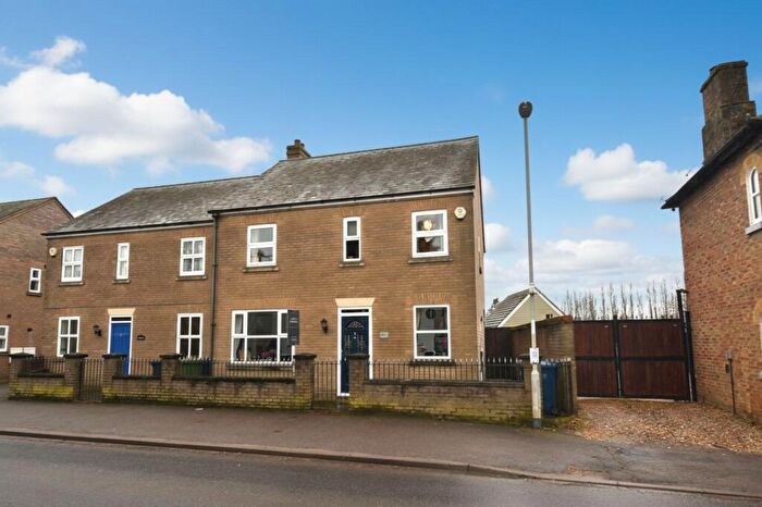 4 Bedroom Semi-Detached House For Sale In High Street, Earith, PE28