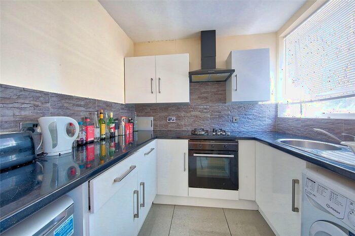 3 Bedroom Flat To Rent In Furmage Street, London, SW18