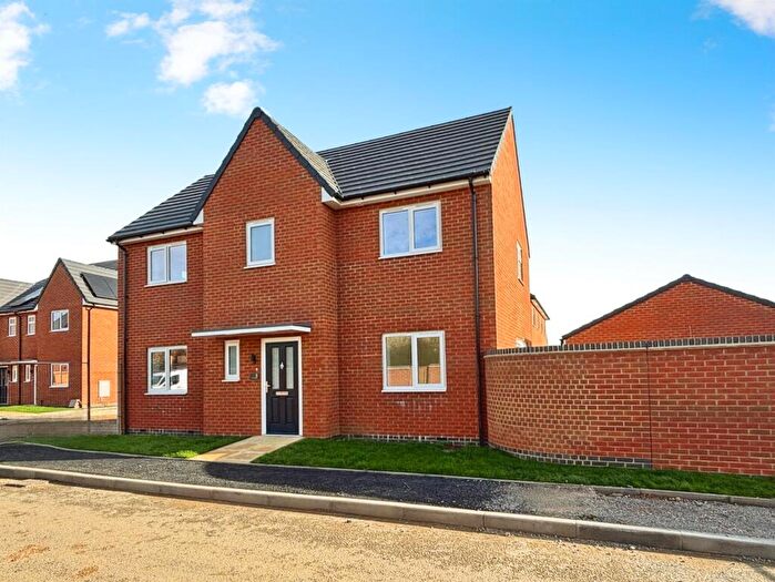 4 Bedroom Detached House For Sale In Clay Pit Close, Raunds, Wellingborough, NN9