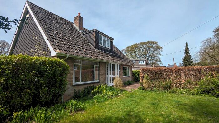 3 Bedroom House To Rent In Vicarage Lane, Hordle, SO41