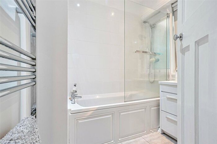 3 Bedroom Flat To Rent In Penrith Drive, Glasgow, G12