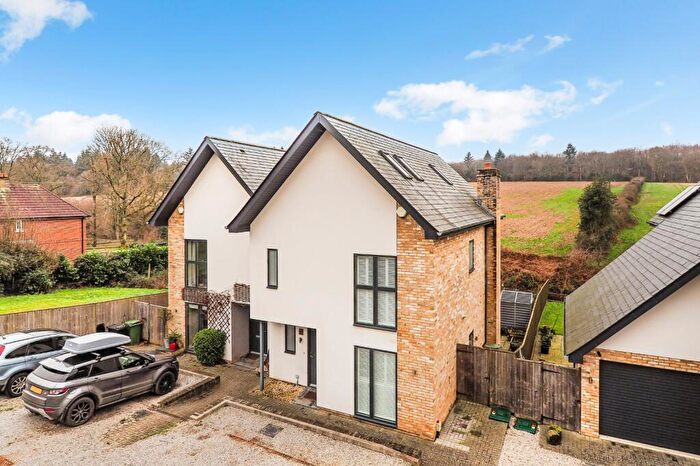 4 Bedroom Semi-Detached House For Sale In Oakwood View, The Shrave, Four Marks, Alton, GU34