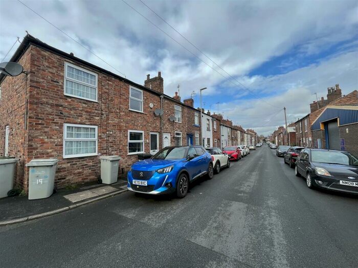 2 Bedroom House To Rent In Crompton Road, Macclesfield, SK11