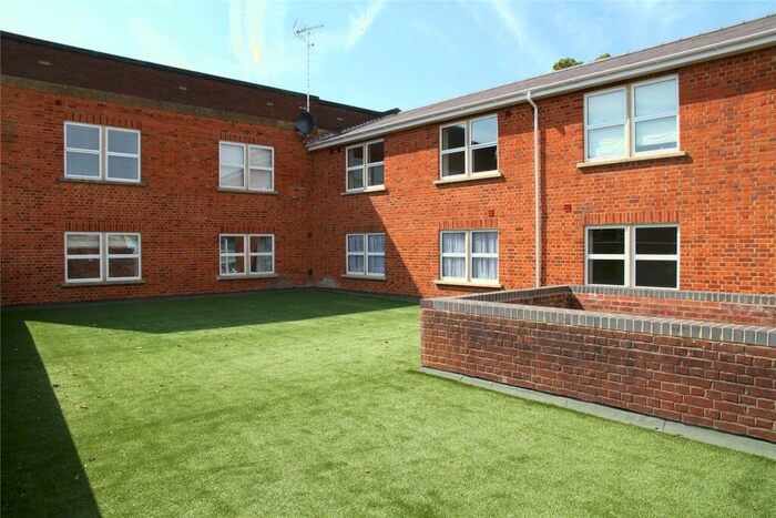 1 Bedroom Apartment To Rent In Queens Road, Farnborough, Hampshire, GU14