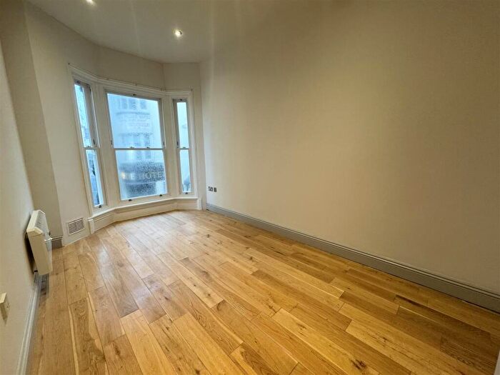 1 Bedroom Flat To Rent In Kings Road, Brighton, BN1