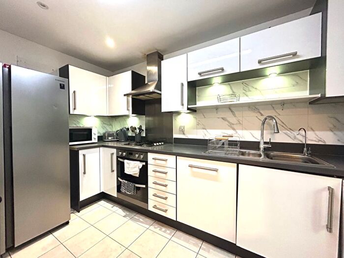 5 Bedroom Town House To Rent In Robert Parker Road, Reading, Berkshire, RG1