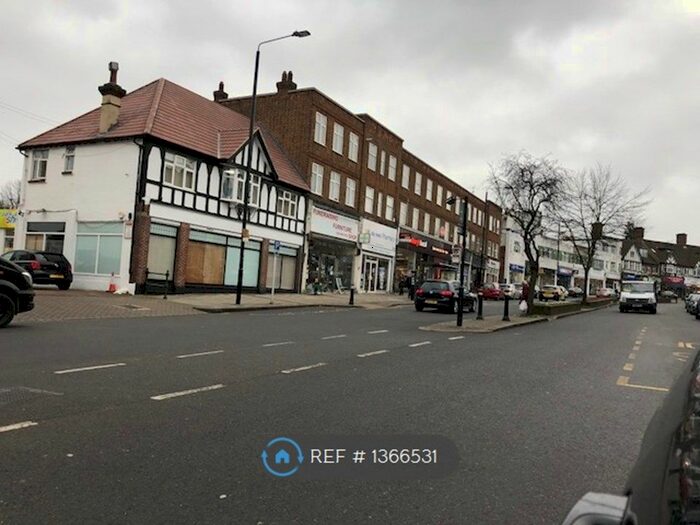 2 Bedroom Flat To Rent In Station Approach, Hayes, Bromley, BR2