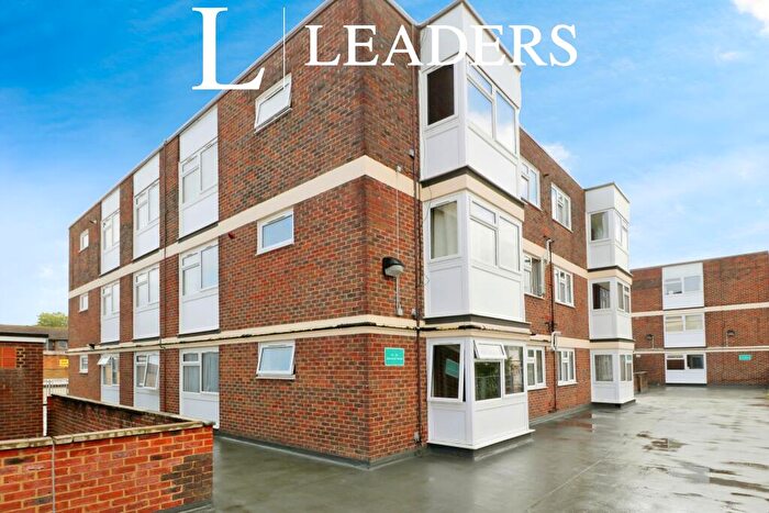 1 Bedroom Flat To Rent In Sherwood House, Bush Fair, CM18