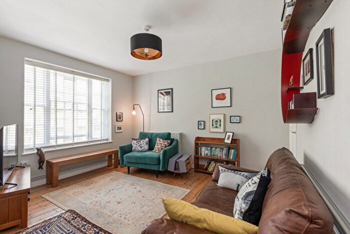 1 Bedroom Flat For Sale In Phoenix Road, London, NW1