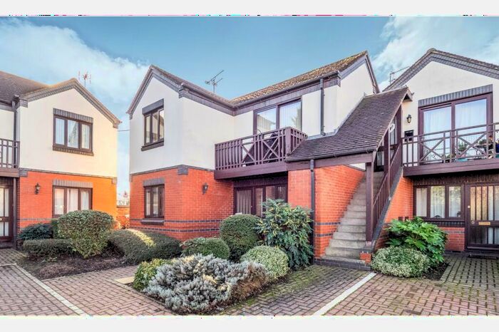 1 Bedroom Apartment To Rent In Alexandra Court, Kenilworth, CV8