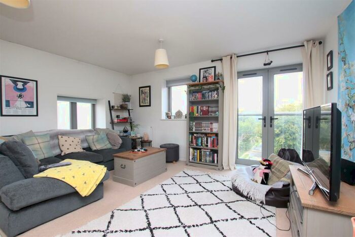 2 Bedroom Flat To Rent In Moravian Place, Bath, BA2