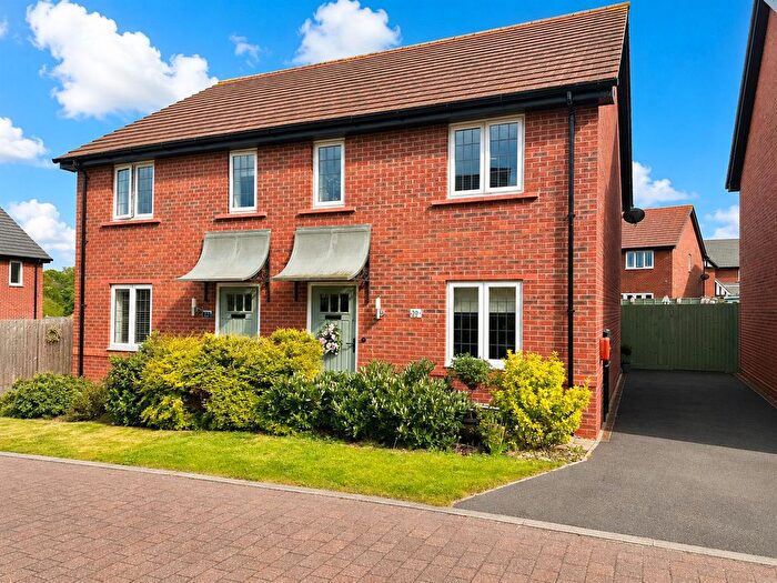 3 Bedroom Semi Detached House For Sale In Pen Road, Wistaston, Cheshire, CW2