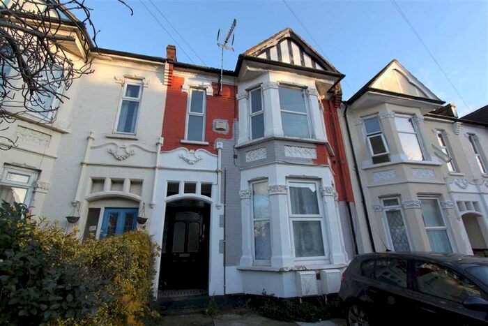 3 Bedroom Flat To Rent In Southchurch Avenue, Southend On Sea, Essex SS1