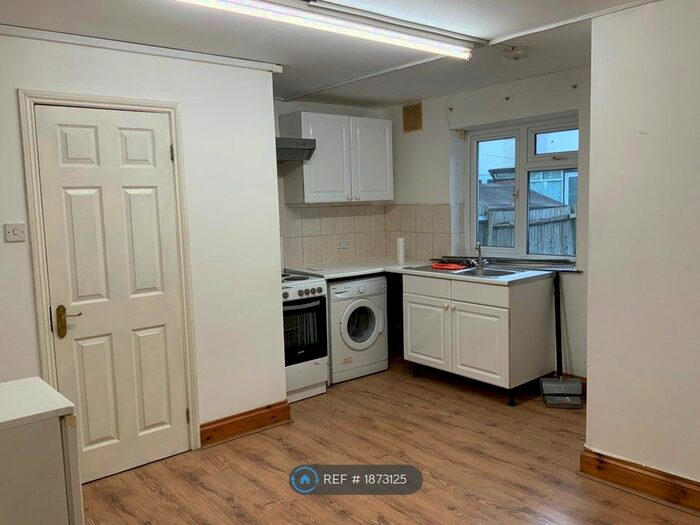 1 Bedroom Flat To Rent In Dormers Wells Lane, Southall, UB1