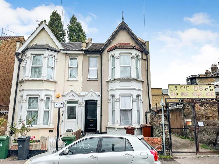 4 Bedroom Semi-Detached House For Sale In Leslie Road, London, E11