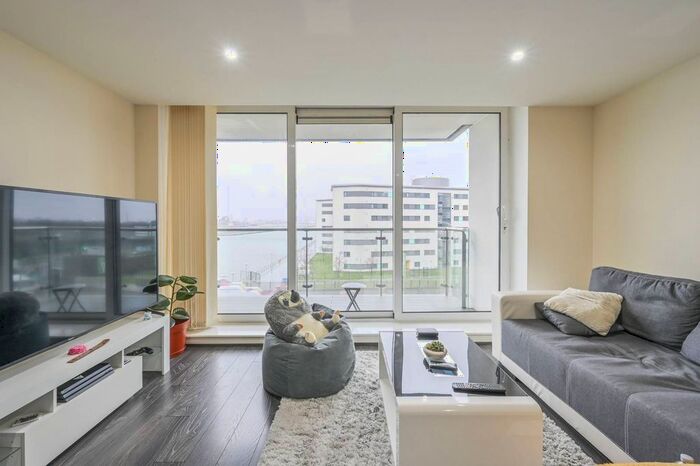 2 Bedroom Flat To Rent In Fathom Court, Gallions Reach, London, E16