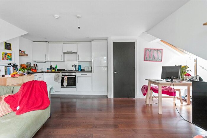 2 Bedroom Apartment To Rent In Evering Road, London, E5