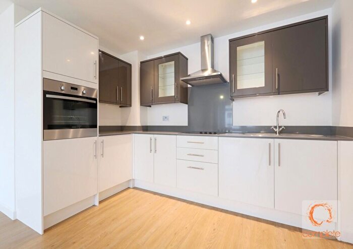 2 Bedroom Flat For Sale In Nova House, Buckingham Gardens, Slough, SL1