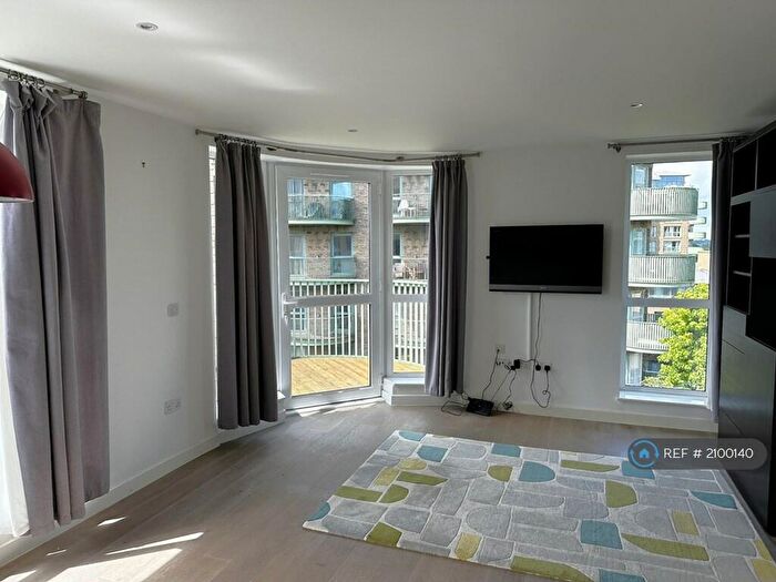 3 Bedroom Flat To Rent In Maltby House, London, SE3