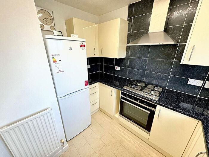 2 Bedroom Flat To Rent In Ridge Close, London, SE28