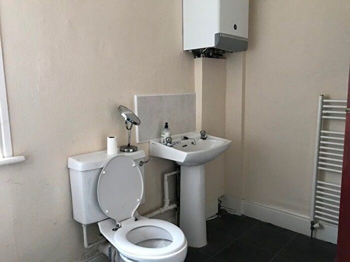 2 Bedroom Flat To Rent In Ashville Road, Birkenhead, Wirral, CH41