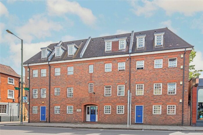 2 Bedroom Flat To Rent In High Street, Hampton Wick, Kingston Upon Thames, KT1