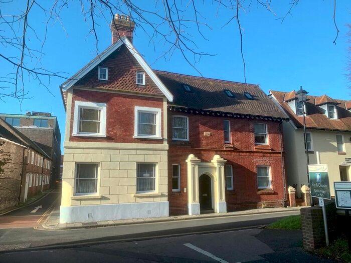 2 Bedroom Flat To Rent In South Pallant, Chichester, West Sussex, PO19