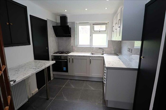 3 Bedroom Apartment To Rent In Clement Close, CR8