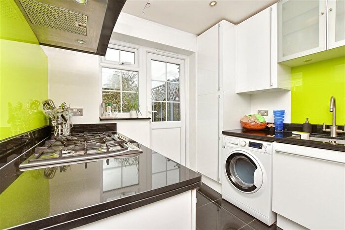 3 Bedroom End Of Terrace House For Sale In Frampton Close, Sutton, Surrey, SM2