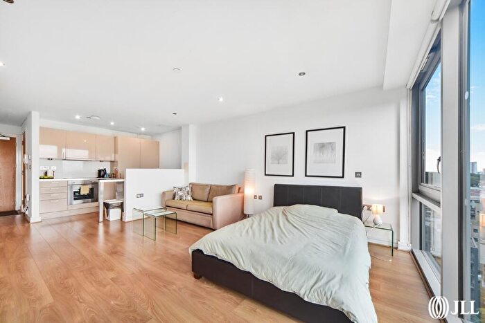 Flat To Rent In Aqua Vista Square London, E3