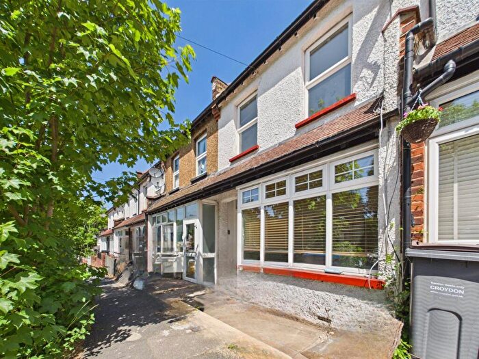 2 Bedroom House For Sale In Stoats Nest Road, Coulsdon, CR5