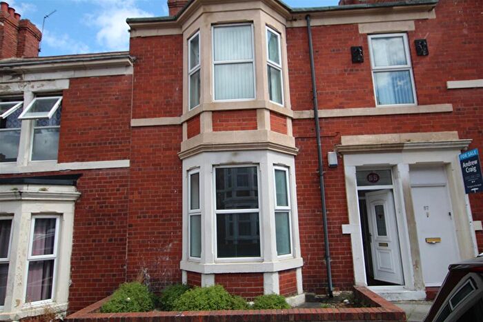 3 Bedroom Flat To Rent In Wingrove Gardens, Newcastle Upon Tyne, NE4
