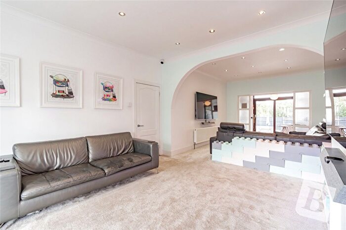 3 Bedroom Semi Detached House For Sale In Suttons Lane, Hornchurch, RM12