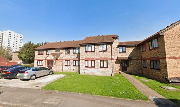 2 Bedroom Flat To Rent In Conway Gardens, Grays, Essex, RM17
