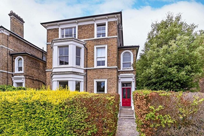 2 Bedroom Flat To Rent In Adelaide Road, Surbiton, KT6