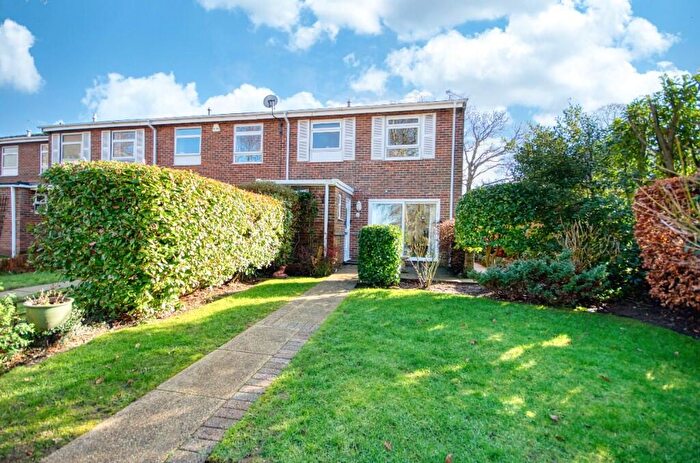 3 Bedroom End Of Terrace House For Sale In Littlewood Gardens, West End, Hampshire, SO30