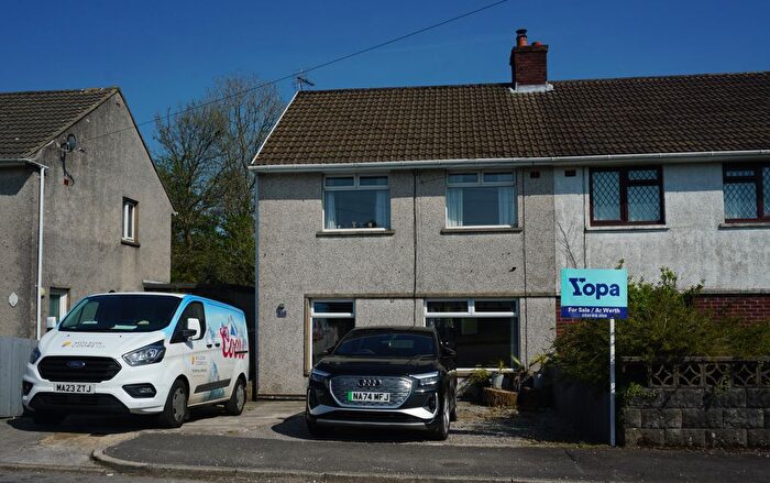 3 Bedroom Semi-Detached House For Sale In Heol-Y-Nant, Bridgend, CF35