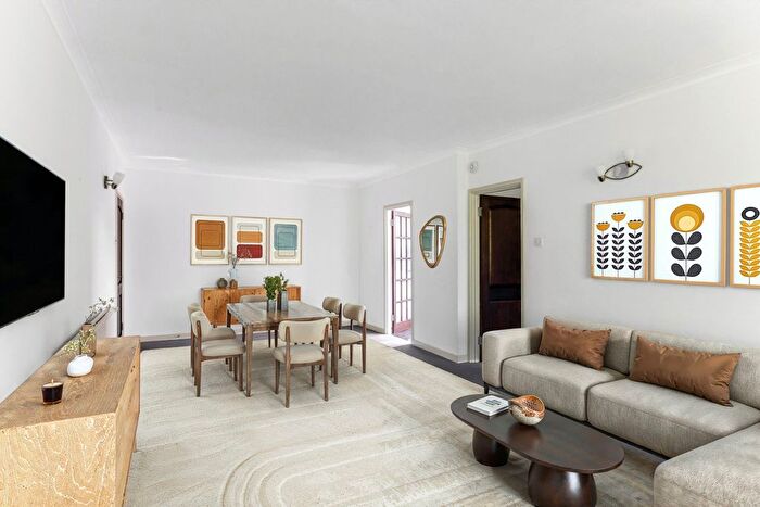 2 Bedroom Flat For Sale In Shepherds Hill, Highgate, London, N6