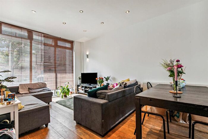 4 Bedroom Flat To Rent In Railton Road, London, SE24