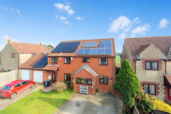 3 Bedroom Property For Sale In Wheat Close, Kingston, Sturminster Newton, DT10