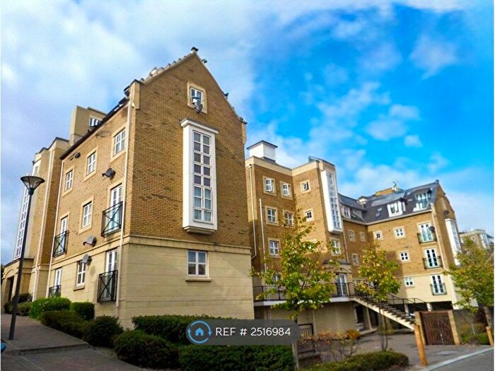 2 Bedroom Flat To Rent In Sandpiper Close, Greenhithe, DA9