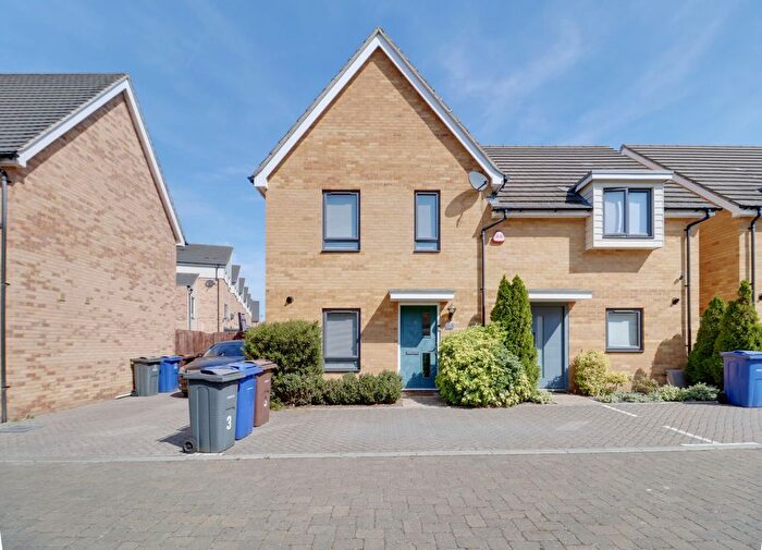 2 Bedroom Semi Detached House For Sale In Bredle Way, Aveley, South Ockendon, RM15