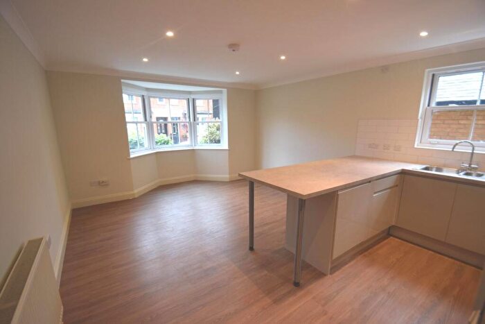 2 Bedroom Flat To Rent In Weir Pond Road, Rochford, Essex, SS4