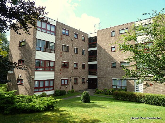 Studio For Sale In Cleveland Road, West Ealing, W13